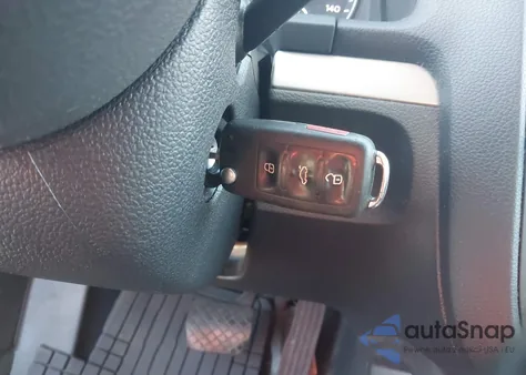 2010 Volkswagen Jetta Se/Sel z USA, uszkodzony, nr VIN 3VWRZ7AJ2AM138941